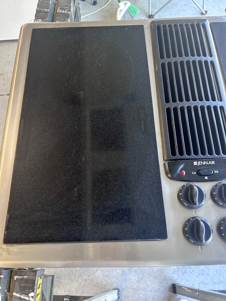 Jenn-Air 30” Cocina Eléctrica JED8230ADS14 Inoxidable Negra – Usada – LEER Foto 4 de 4