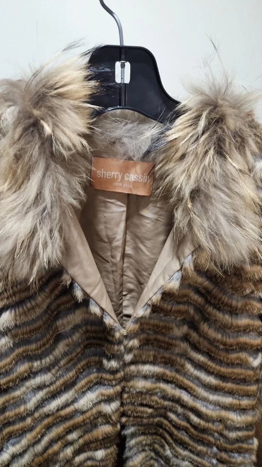 Abrigo de piel genuina Sherry Cassin - Borde multicolor de conejo y zorro talla S - Usado Foto 2 de 4