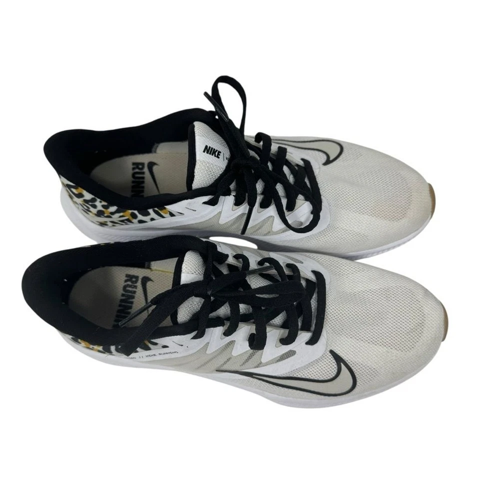 Nike Para Mujer TALLA 9 Quest 3 Premium Zapatos para Correr Blanco Hueso Claro Estampado Animal Foto 2 de 4