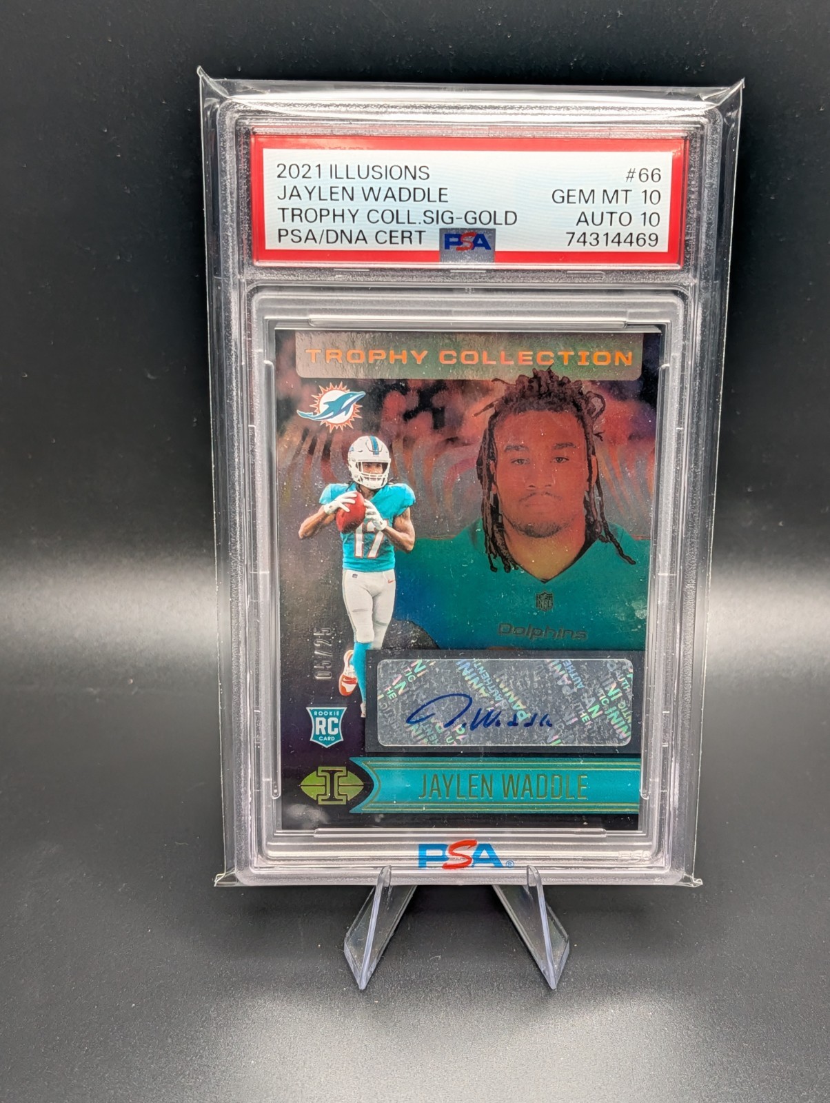 2021 Panini Illusions Jaylen Waddle (RC) Rookie Auto GOLD /25 - PSA 10 Auto 10