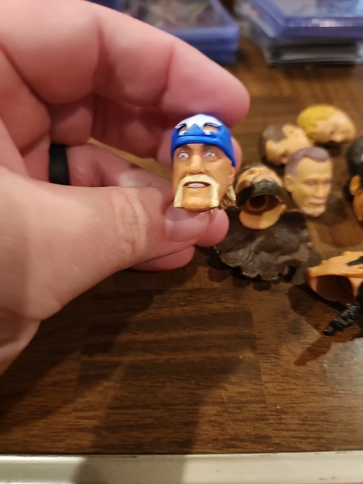 Lote de cabezas WWE MATTEL... Hulk Hogan, Ultimate Warrior, Curt Hennig, Great Khali,... Foto 2 de 4