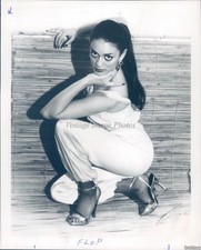 1978 Fashion Model Karen Siders Retro Style High Heels 8X10 Historic Press Photo