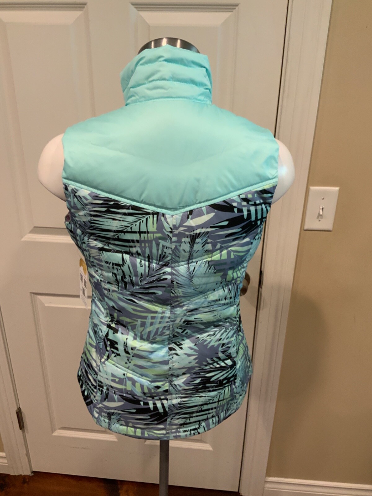 Obermeyer Light Green & Gray Leaf Pattern Button-… - image 5