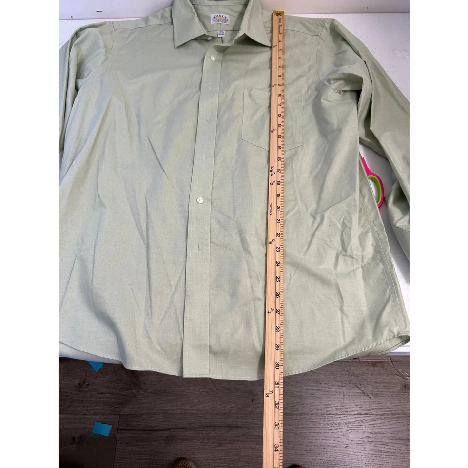 Eagle Men's Light Green Non Iron Long Sleeve Dress Shirt Size 16 1/2 34/35 - Image 4 of 4