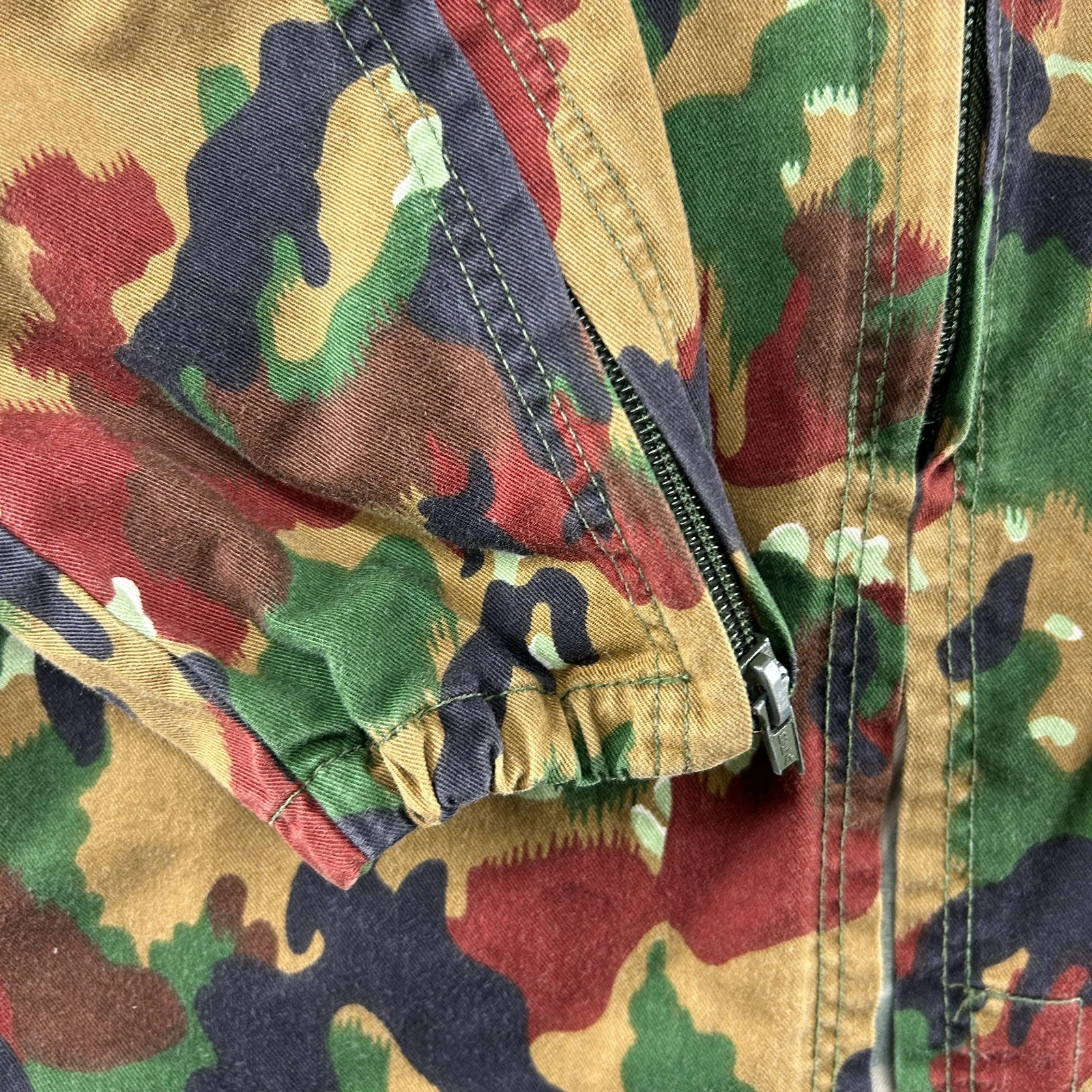VINTAGE Swiss Alpenflage Jacket Mens Large Red Green Combat Camo M83 Cotton OPTI image 7