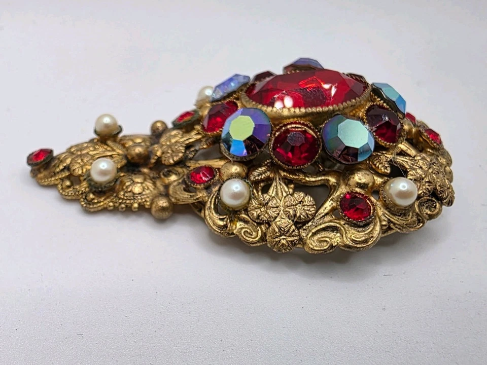 Clip de vestido dorado vintage verificado de Alemania Occidental rojo, perla sintética, estrás AB Foto 3 de 4