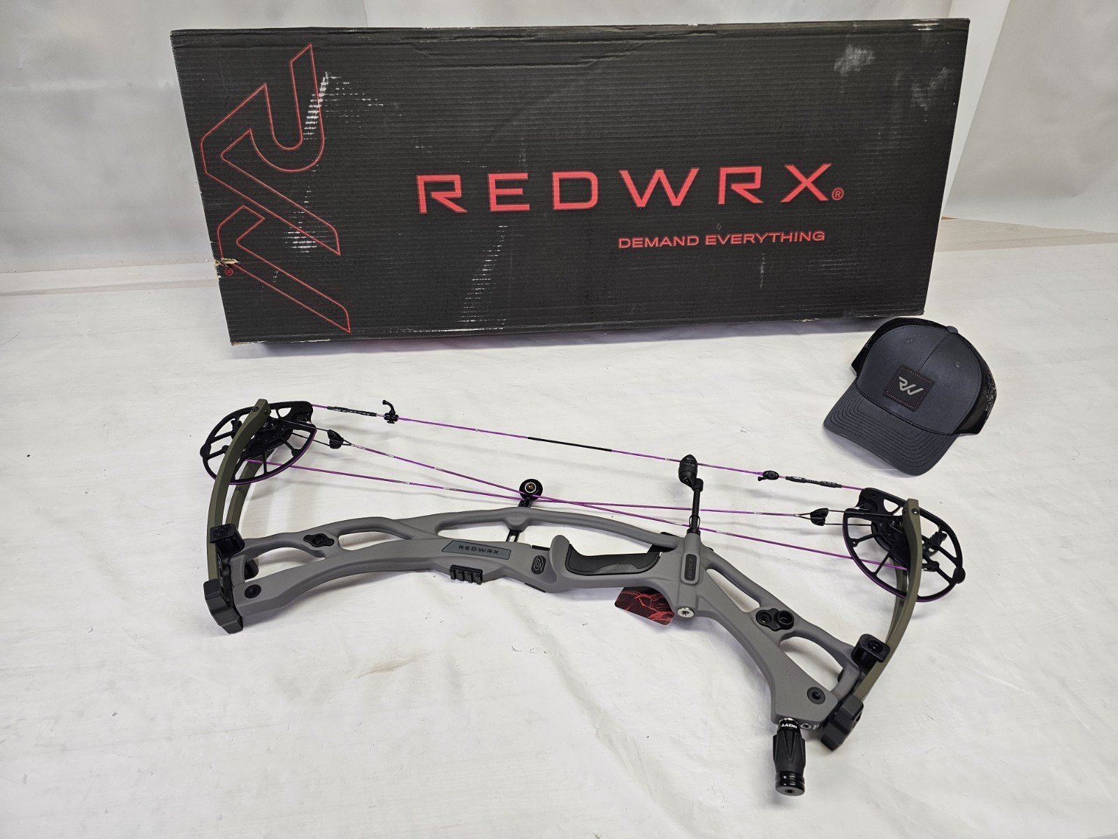 Hoyt RX-9 55 - 65lbs/25" - 30"/Tombstone Riser/Wilderness Limbs w/ Purple...