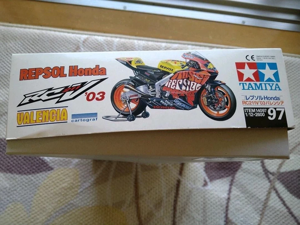 Tamiya 1/12 REPSOL Honda RC211V'03 Valencia - Image 3 of 4