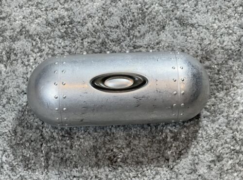 Authentic Oakley Metal Torpedo Vault Protective Clamshell Hard Sunglasses Case - Afbeelding 1 van 9