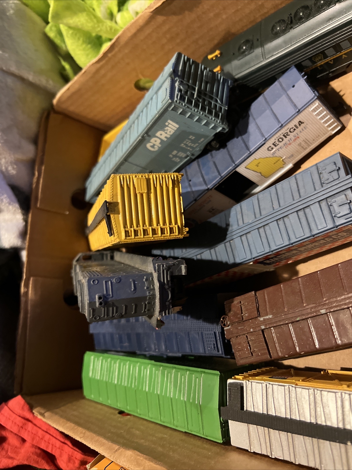 Model Train Lot 13Burlington, Mehano, Ho, Lionel & More Model Trains
