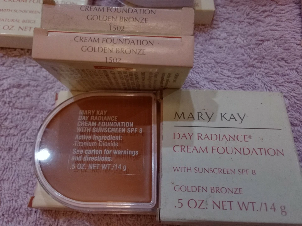 Mary Kay GOLDEN BRONZE1502 Day Radiance Cream FOUNDATION  - Image 2 of 3
