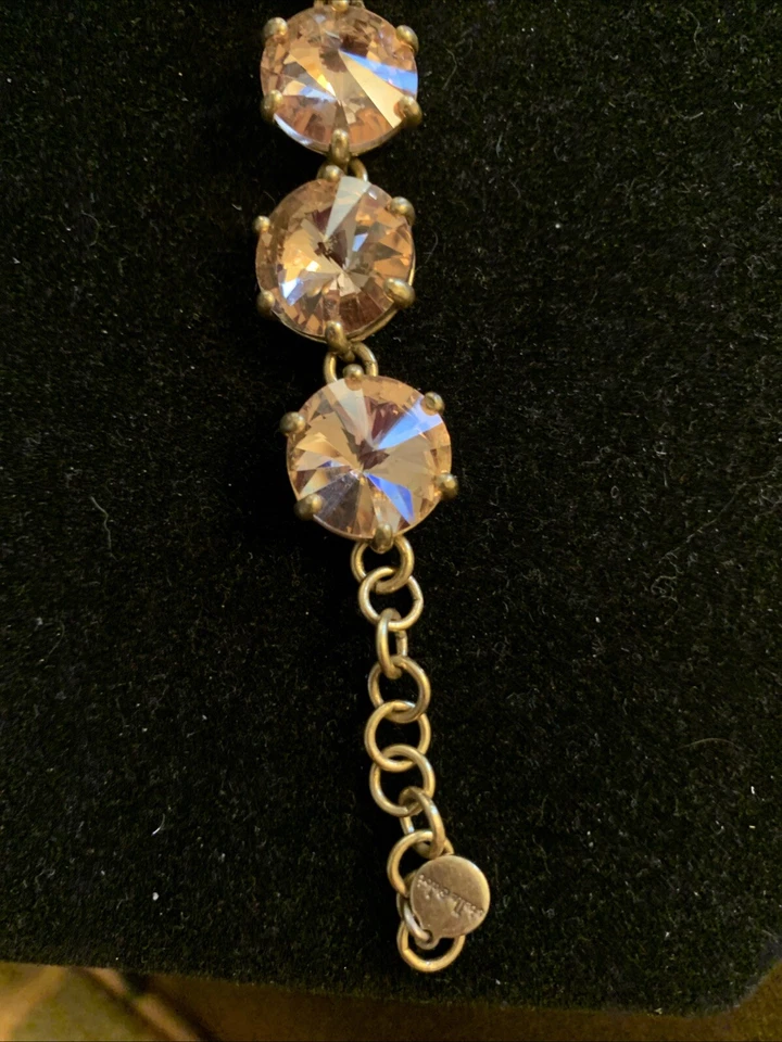 Hermosa pulsera facetada Rivoli de vidrio color champán Stella & Dot 7,5 pulgadas Foto 3 de 4