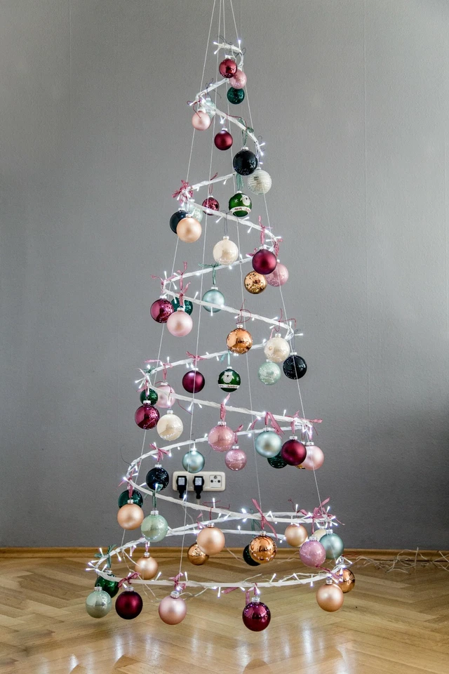 Moderner nachhaltiger Weihnachtsbaum künstlicher metall Christbaum Spiralbaum