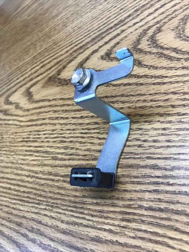 SUZUKI GSX-R600 2006-2007, CAJA DE FUSIBLES PLACA SOPORTE PARTE # 47410-01H00 Foto 2 de 4