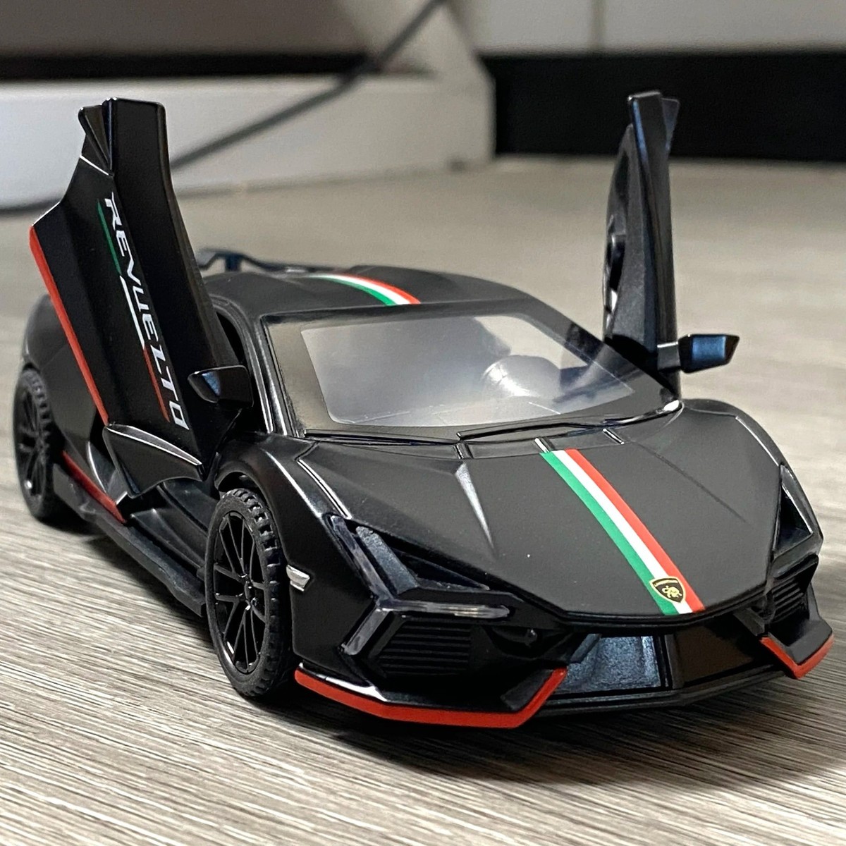 1:32 Lamborghini Revuelto Diecast Model Car - Sound Light Pull