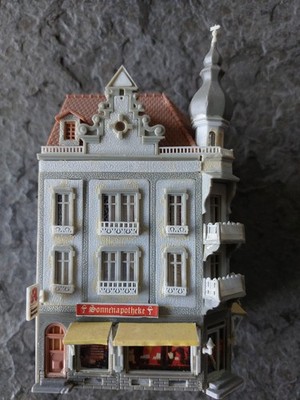 Modelleisenbahn Spur N: Faller Eckhaus Sonnen-Apotheke