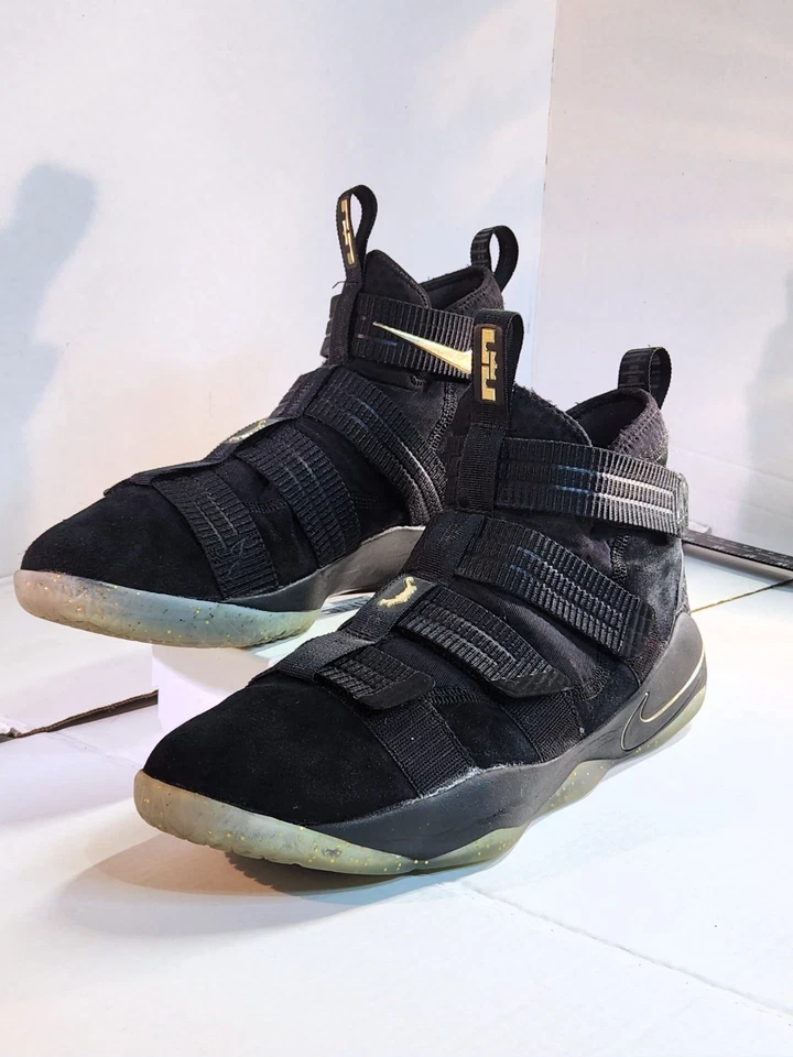 Nike LeBron Zoom Soldier 11 Negro Dorado Talla 12.5 Foto 3 de 4