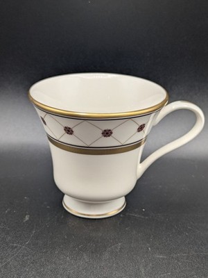 Pickard ''Katarina'' Cup Store Display