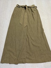 Linda Allard for Ellen Tracy women's skirt size 8. It is made from a midweight