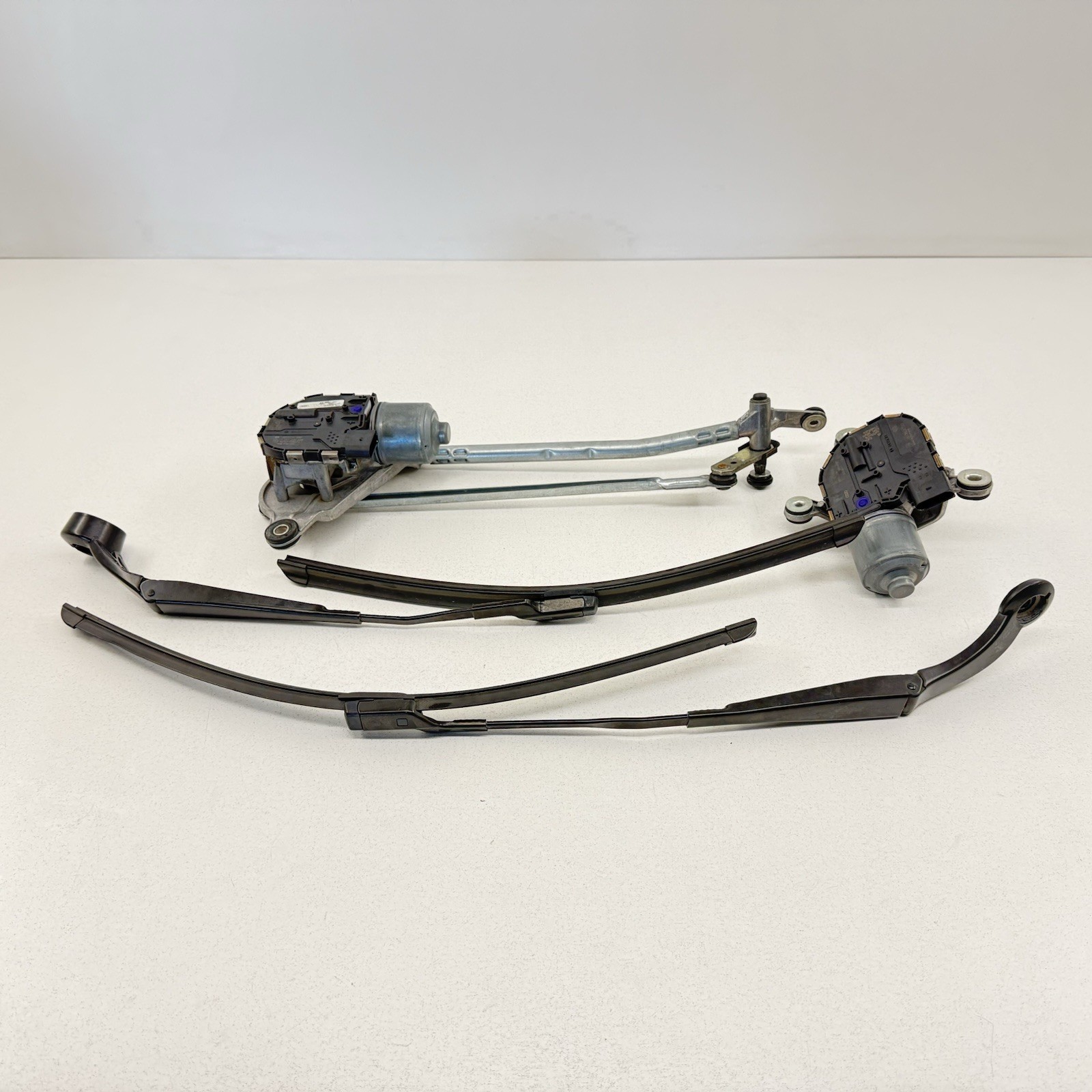 17-23 Audi R8 Front Windshield Wiper Arms & Motors W/ Linkage Arm Set OEM