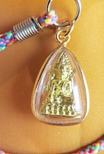 Phra Puttha Tschinnarat, Buddha unter der Aureole, 23 Karat vergoldeter Fassung