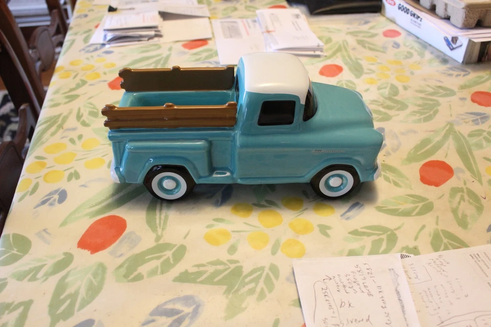 CAMIONETA PICKUP DE PORCELANA TELEFLORA CHEVROLET "CHEVY 3100" OFICIAL GM de colección rara Foto 2 de 4