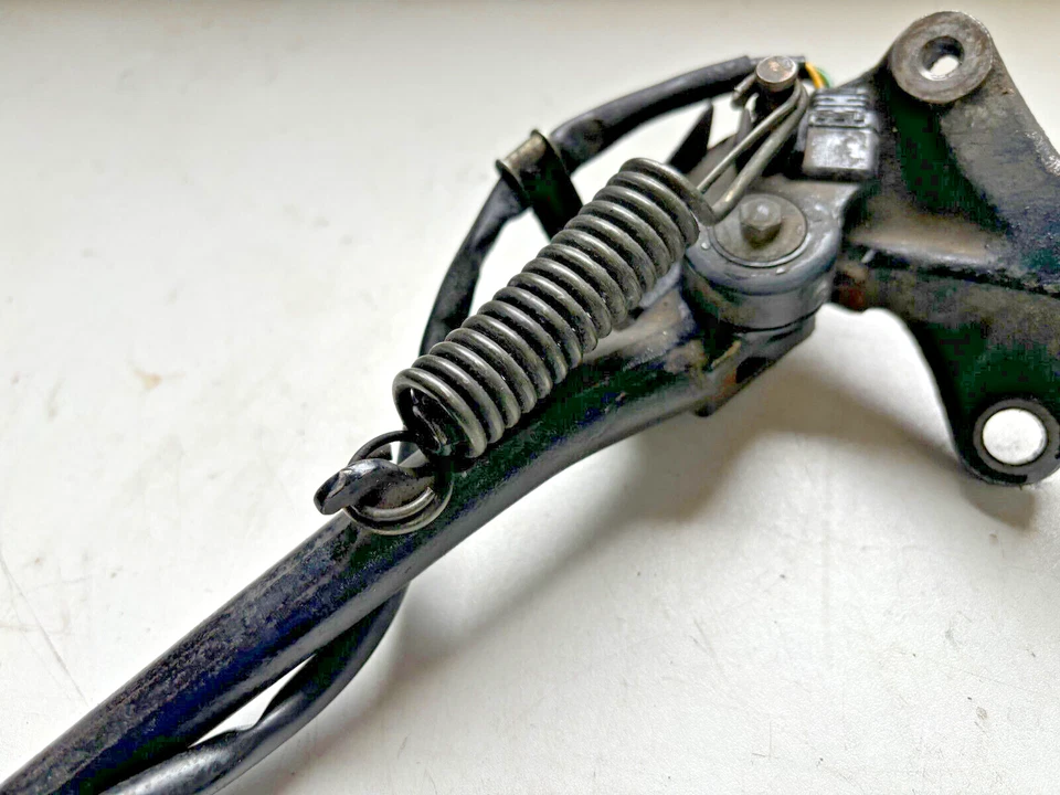 Soporte lateral Honda CBR1000F (SC24) Foto 4 de 4