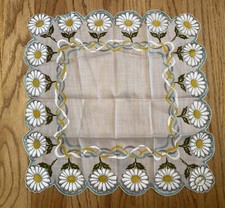 Vintage Designer Carol Stanley Printed Hankie Daisies Scalloped Edges