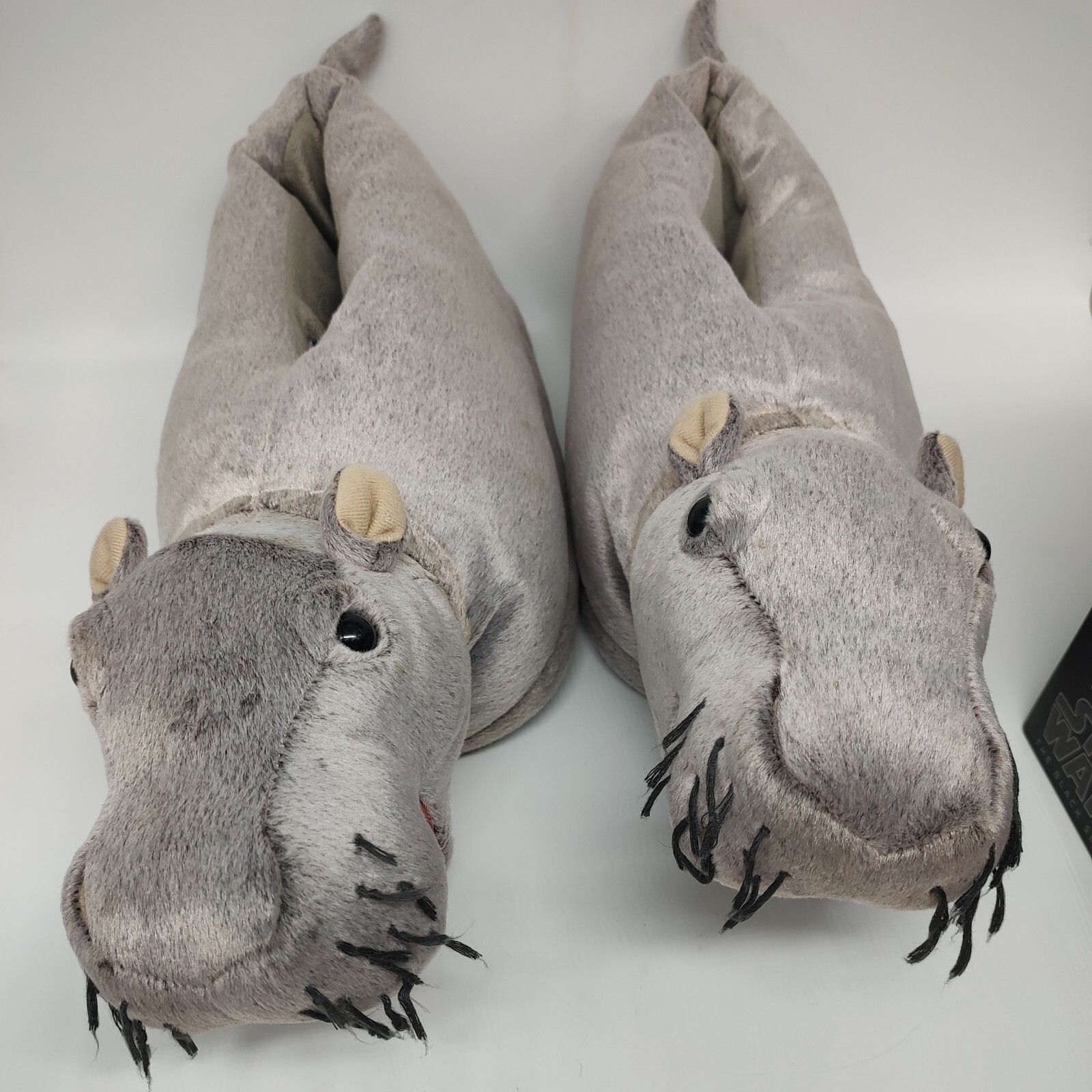 SAOLA Pantofole peluche NCIS Bert The Hippo TV CBS Studios 9" suola comoda senza suono rare