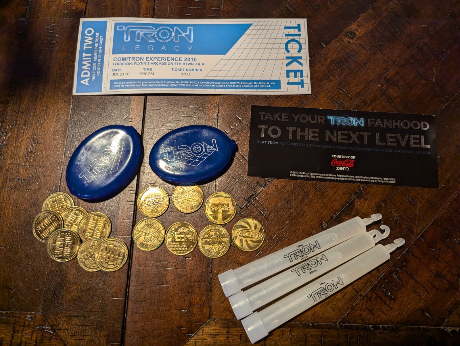 SDCC TRON LEGACY 세트: FLYNNS ARCADE 7개 코인 글로우 스틱 TIC(2010) 희귀  HTF-Freehip.co.kr