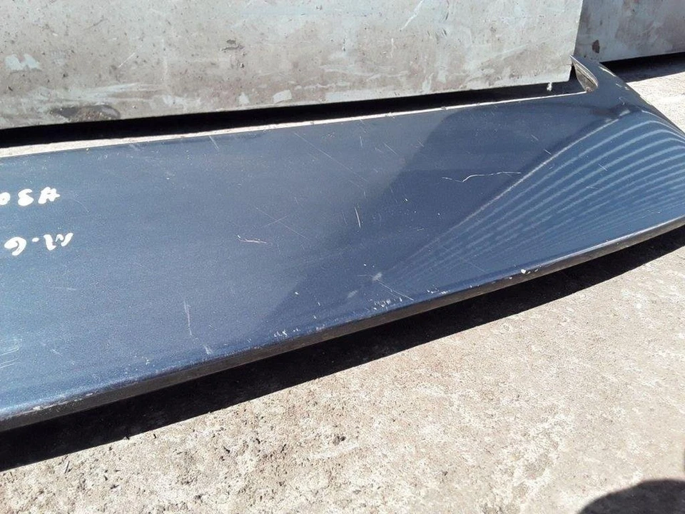 Alerón portón trasero MITSUBISHI GRANDIS NAW 2.0 diésel 100kw 2008 31645490 Foto 3 de 4