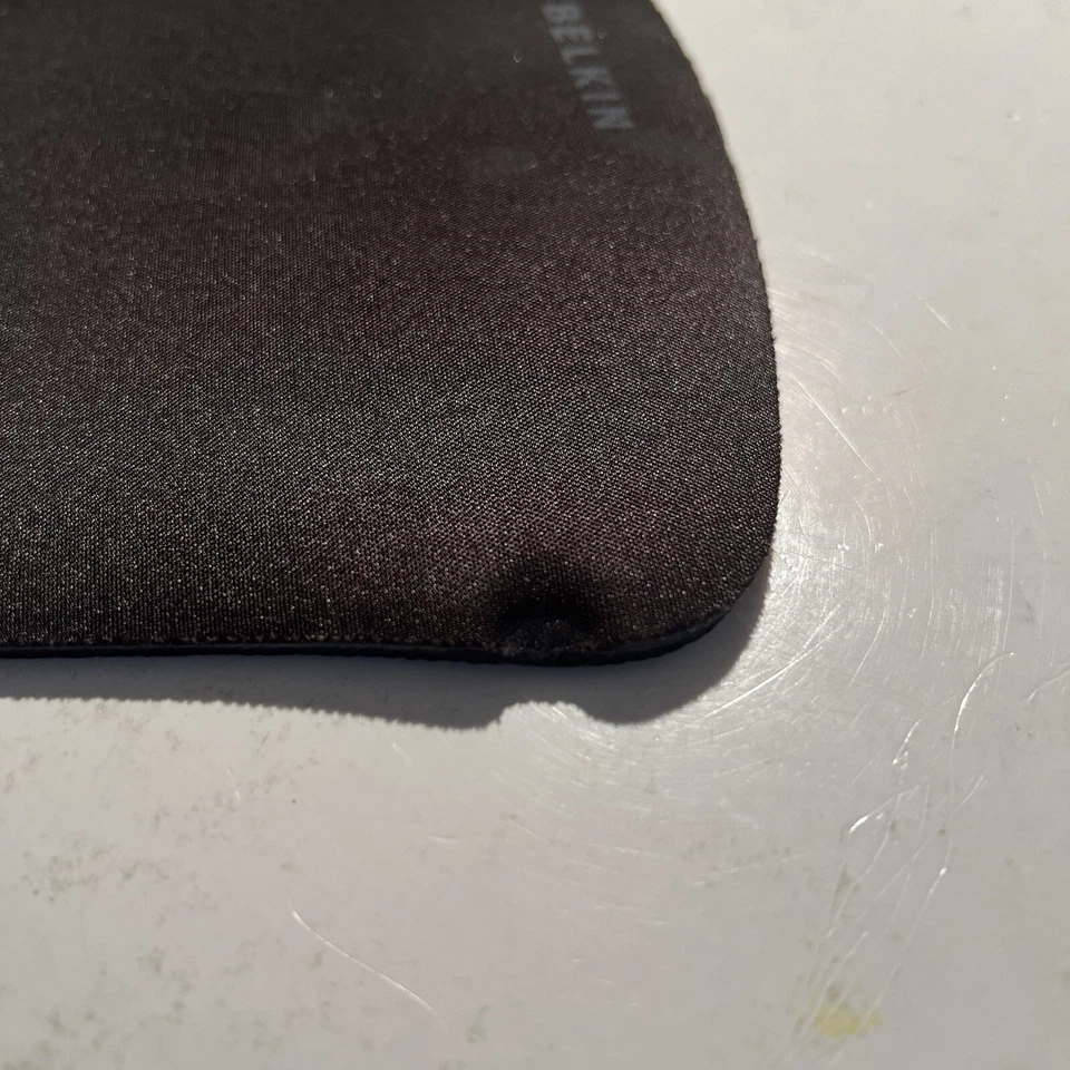 Belkin WaveRest Gel Mouse Pad with Wrist Rest Black F8E262BLK - Image 3 of 4