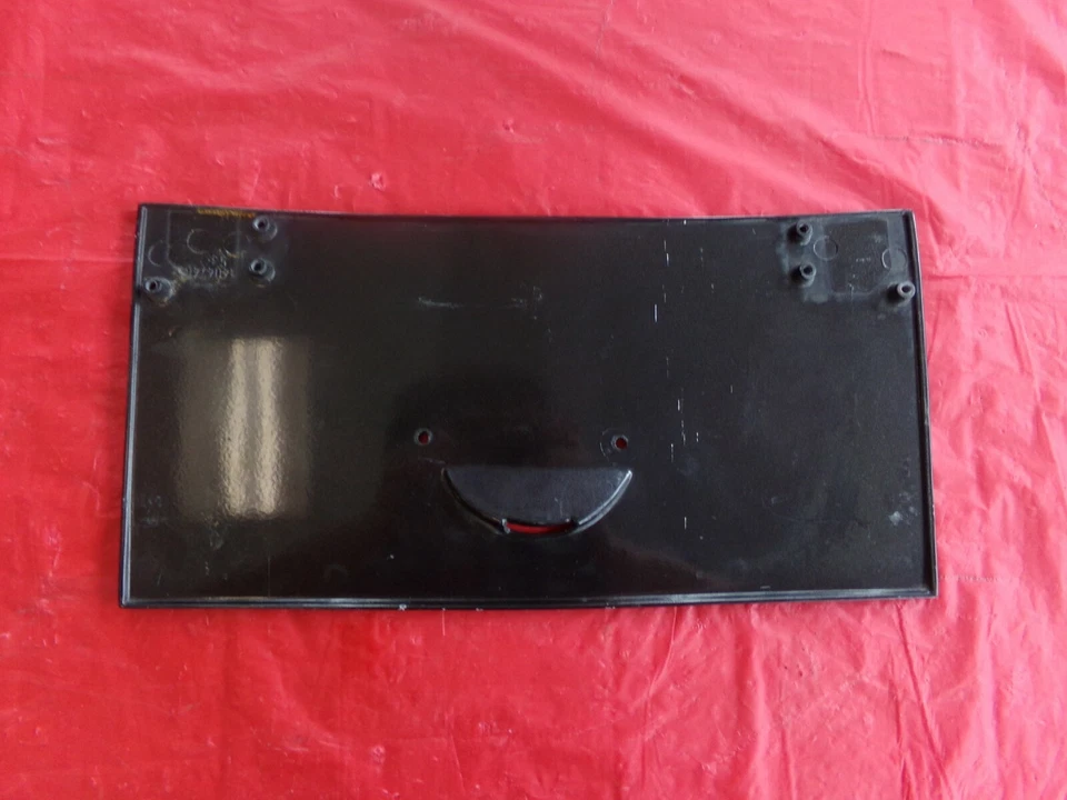 Corvette 1984-1996 (C4) núcleo reconstruible: puerta de llenado del tanque de combustible Foto 3 de 3