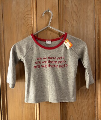Langarm T-Shirt 12-18 Monate grau rot Are We There Yet Urlaub Reise Kinder