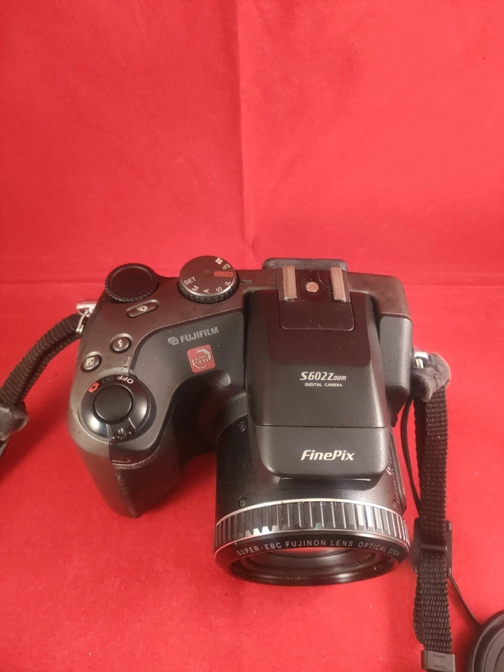 Fujifilm FinePix S Series S602 Zoom 3.1MP Digital Camera + CF Card 4, photo 3 of 5