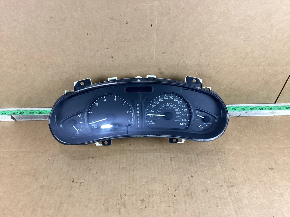 Cuadro de instrumentos velocímetro Oldsmobile Alero 1999-2004 Foto 2 de 4