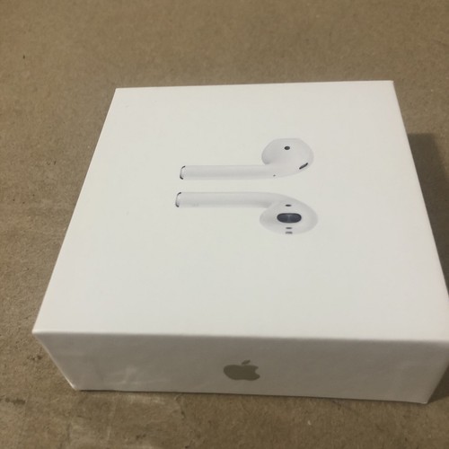 Apple AirPods 2nd Generation with Wireless Charging Case ( Open Box) - Photo 2 sur 6