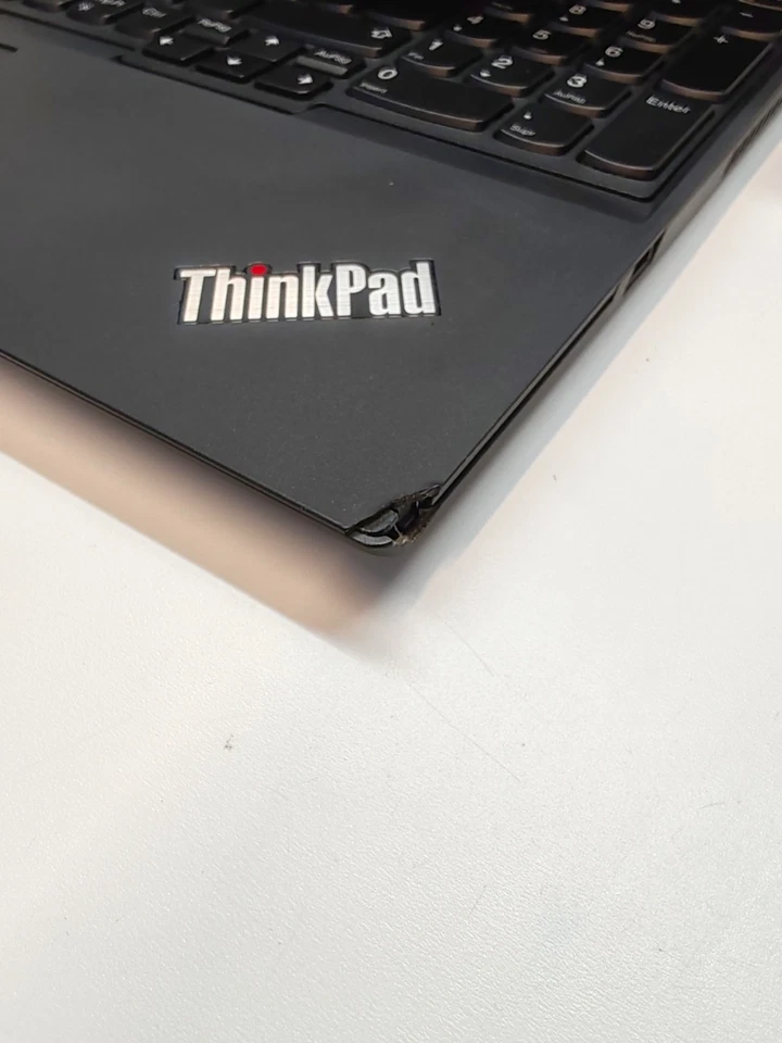Lenovo ThinkPad T15 · i5-10210U · 8GB · 256GB, foto 4 di 5