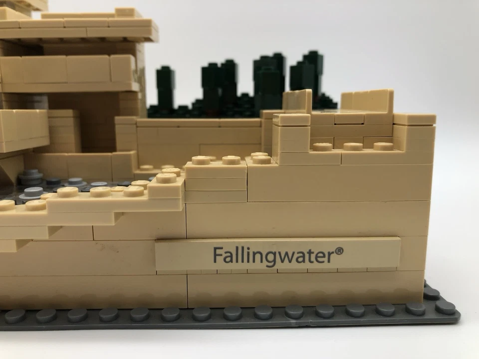 LEGO ARCHITECTURE - FALLINGWATER 21005 COMPLETE WITH MANUAL - Image 4 of 4