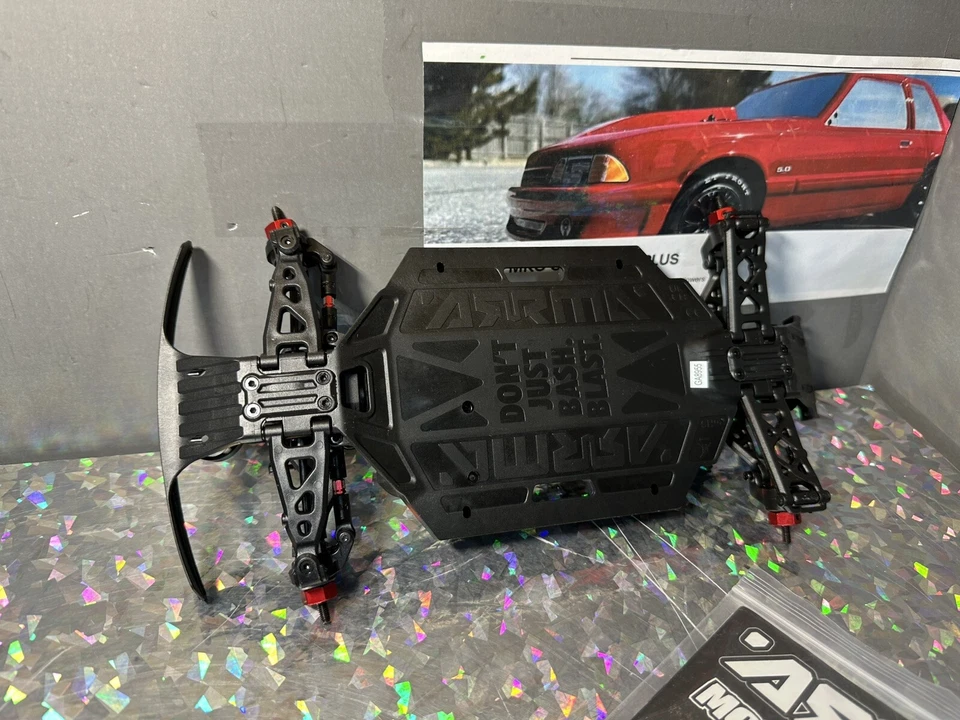 Arrma ARA2304ST1 MOJAVE GROM 223S BLX Brushless 4X4 Roller Chassis Brushless 18 - Image 4 of 4