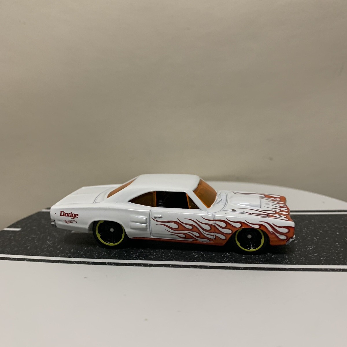 2018 Hot Wheels HW FLAMES 7/10 '69 Dodge Coronet Superbee 85/365