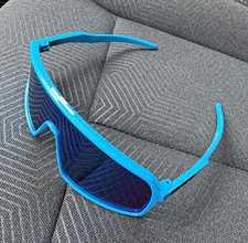 Oakley Sutro OO9406-0737 sunglasses in the Sky Blue / Prizm Sapphire