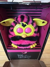 Juguete interactivo Hasbro Furby Boom rayas rosas/negras nuevo caja abierta