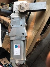 DE-STA-CO DESTACO 82M-7R63C86-001-9A PNEUMATIC CLAMP NEW