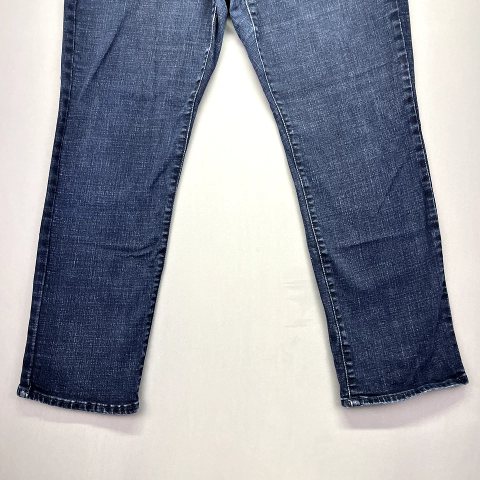 Levi's Women's Plus Size 16W Classic Straight Mid Rise Jeans - 23648 0024 - Image 3 of 4