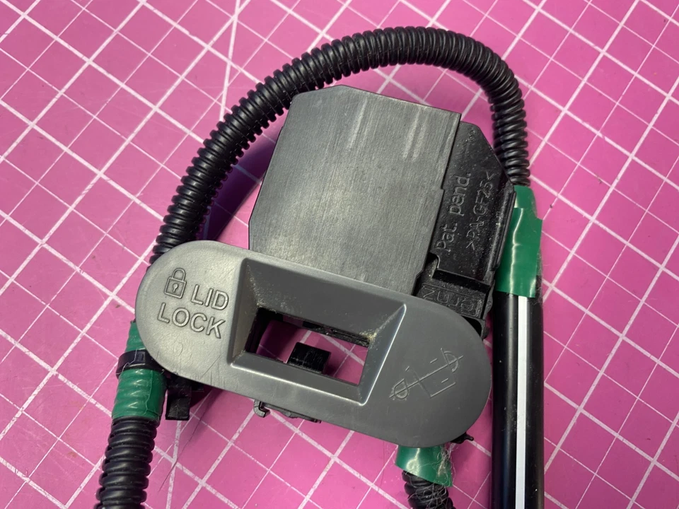 Cerradura de puerta lavadora Whirlpool Maytag P# W11394572 W11032875 W11543566 W11700916 Foto 2 de 4