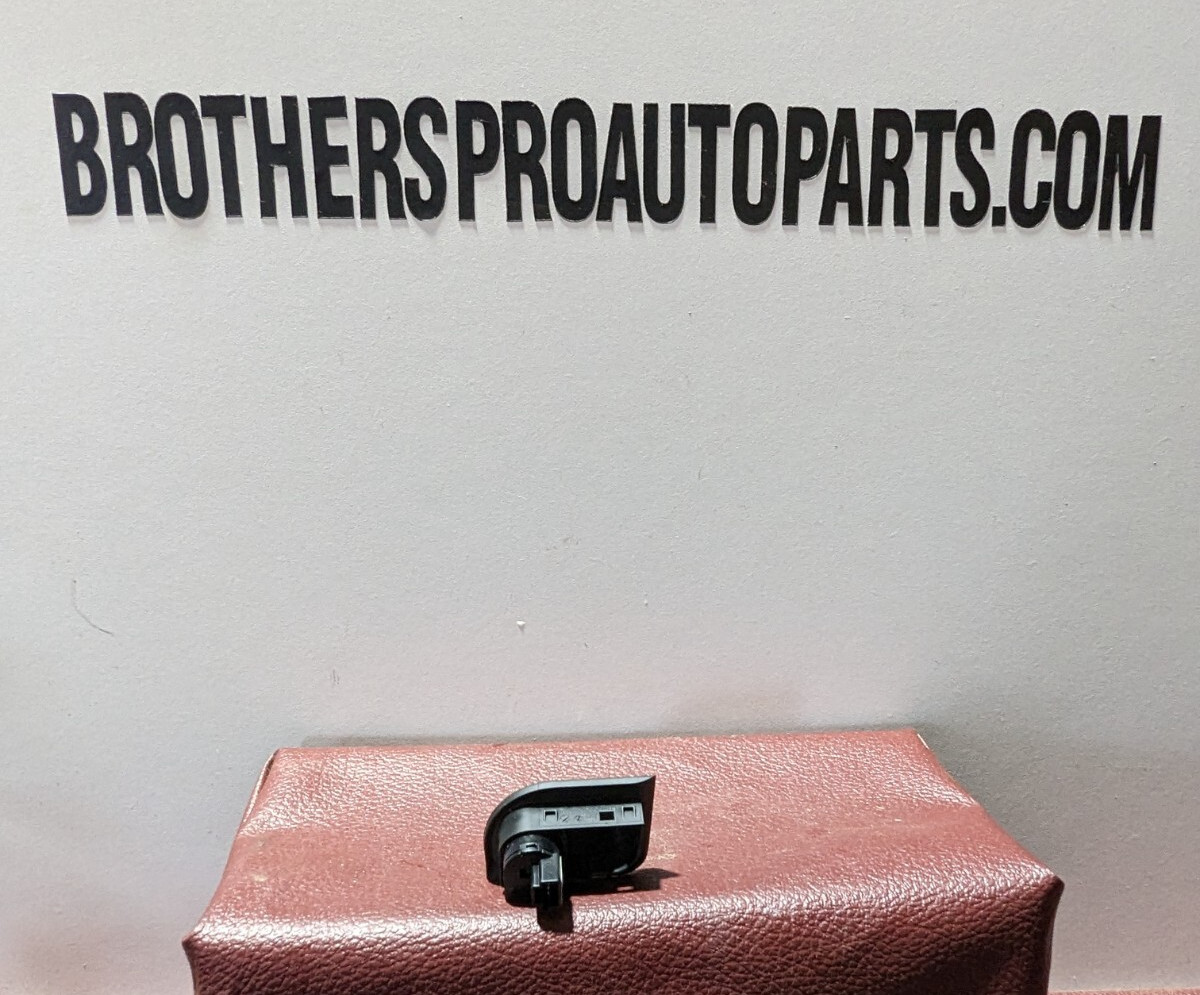 2015 MASERATI GHIBLI TRUNK OPEN RELEASE SWITCH OEM 68141864AA