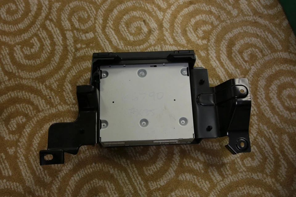 2006-2008 INFINITI FX35 RWD NAVIGATION DVD DRIVE ASSEMBLY W/BRACKET K6790 - Image 2 of 4