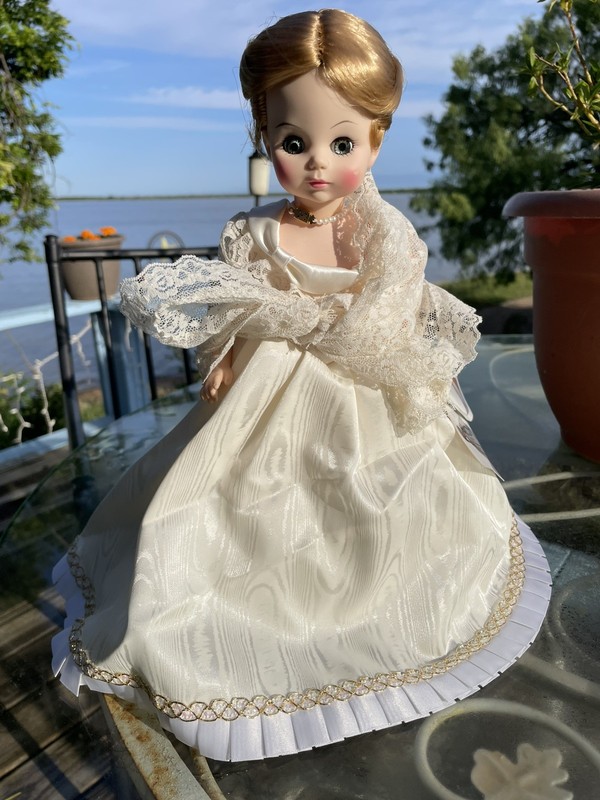 Madame Alexander Julia Grant Fashion Doll 1519 First Ladies Series Blonde Hair