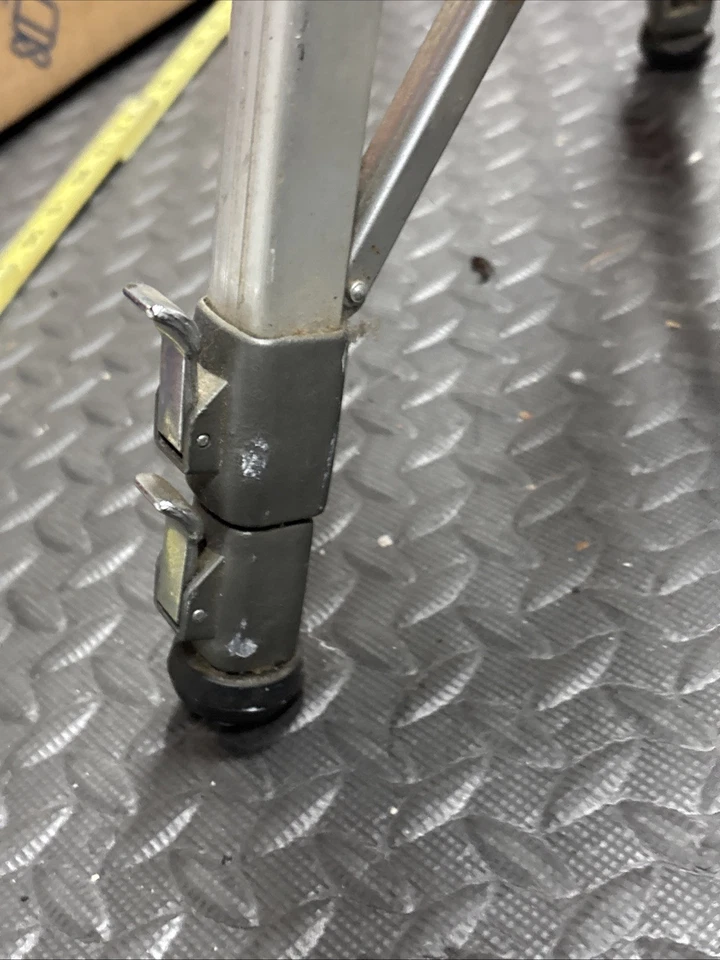 Vintage Sunset Model GD-3000 Camera Tripod With Pan Tilt Head Used - Image 4 of 4